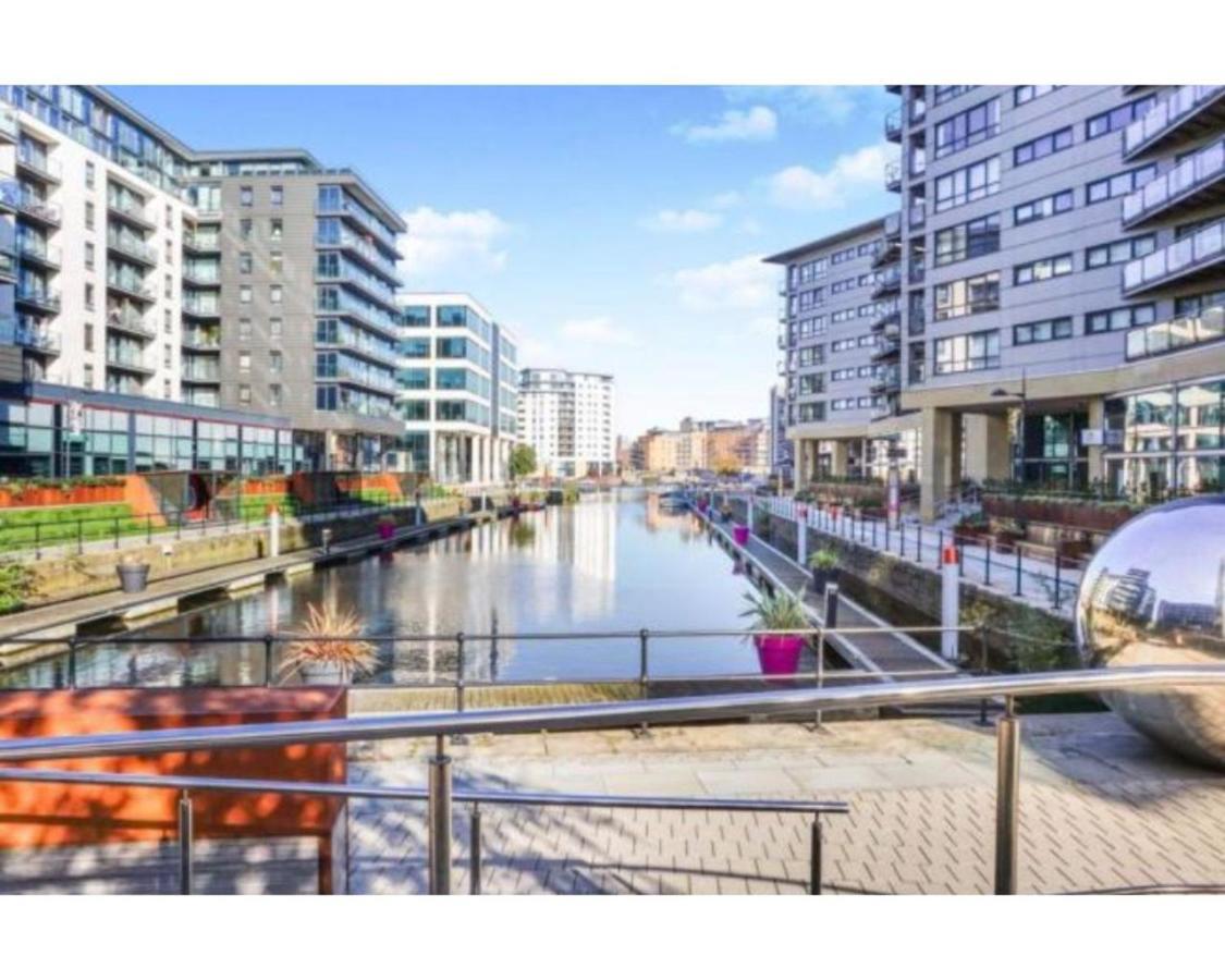 Modern Deluxe Dock Free Secure Parking Leeds (West Yorkshire)
