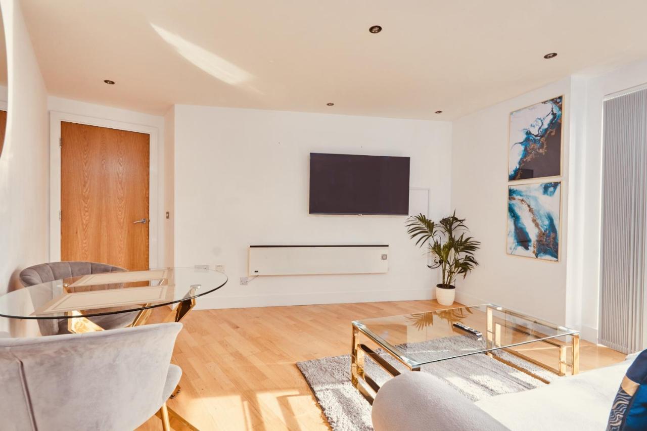 Modern Deluxe Dock Free Secure Parking * Leeds (West Yorkshire)