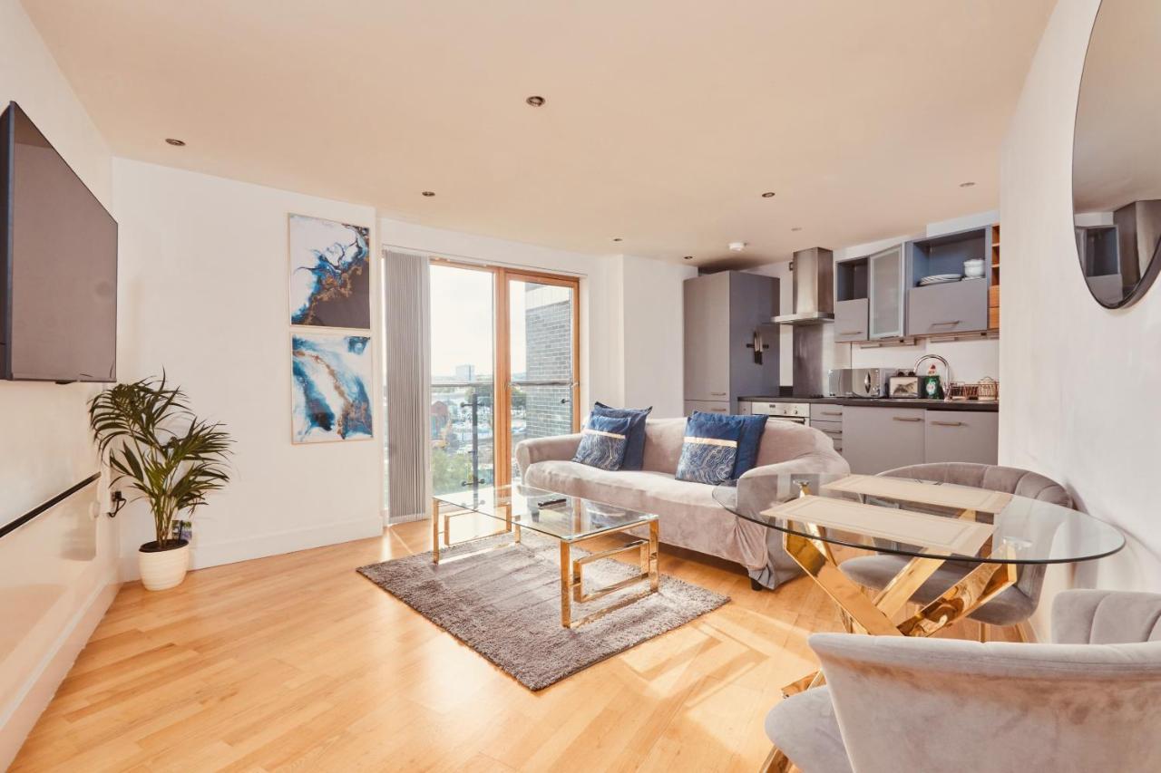 Modern Deluxe Dock Free Secure Parking * Leeds (West Yorkshire)